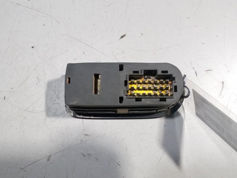 Recambio de mando elevalunas delantero izquierdo para daf serie xf105.xxx 12.9 diesel referencia OEM IAM 1788603  