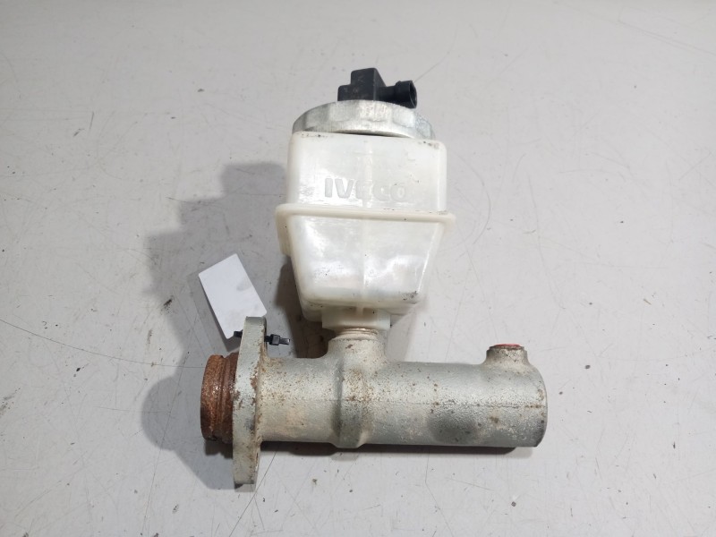 Recambio de bombin freno para iveco eurocargo 3.9 diesel referencia OEM IAM 4804129  
