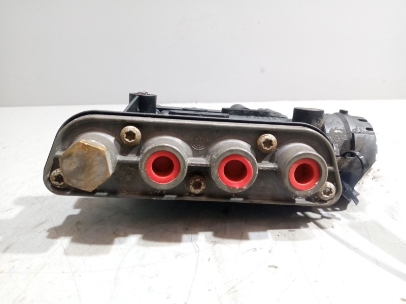 Recambio de valvula aire para renault magnum ab diesel referencia OEM IAM 21083657  K019820