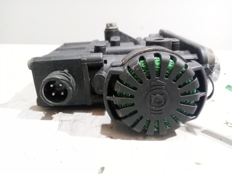 Recambio de valvula aire para renault magnum ab diesel referencia OEM IAM 21083657  K019820