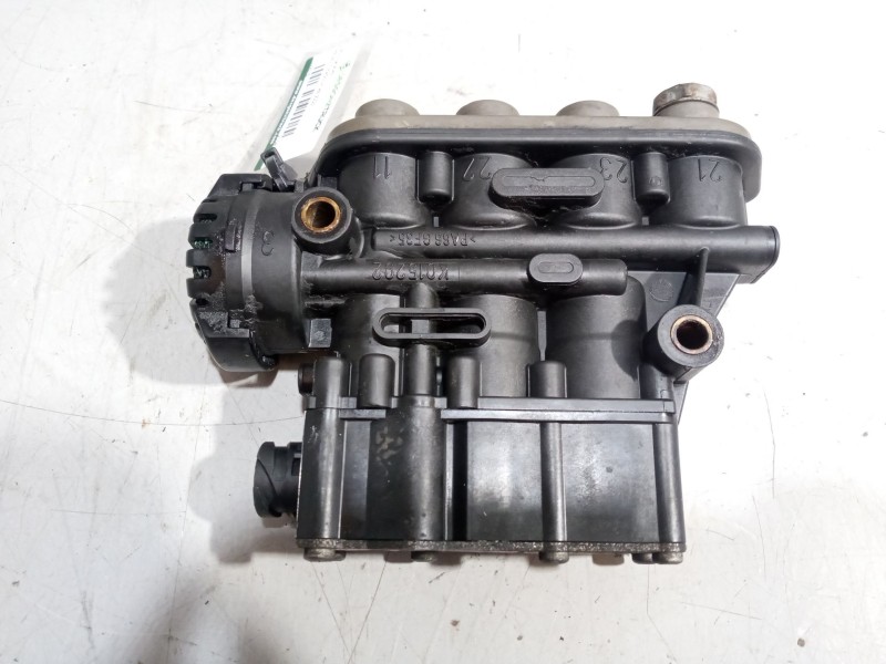 Recambio de valvula aire para renault magnum ab 2005 12.8 diesel referencia OEM IAM 21083657  K019820