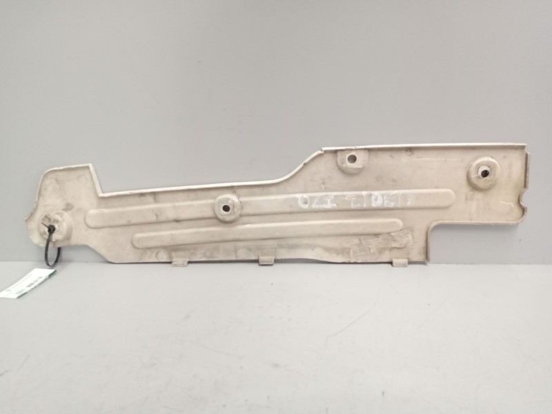 Recambio de molduras delanteras para volvo fh xxx referencia OEM IAM 20507020  