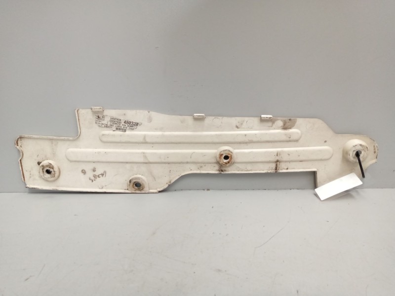 Recambio de molduras delanteras para volvo fh xxx 12.8 diesel referencia OEM IAM 20507020  