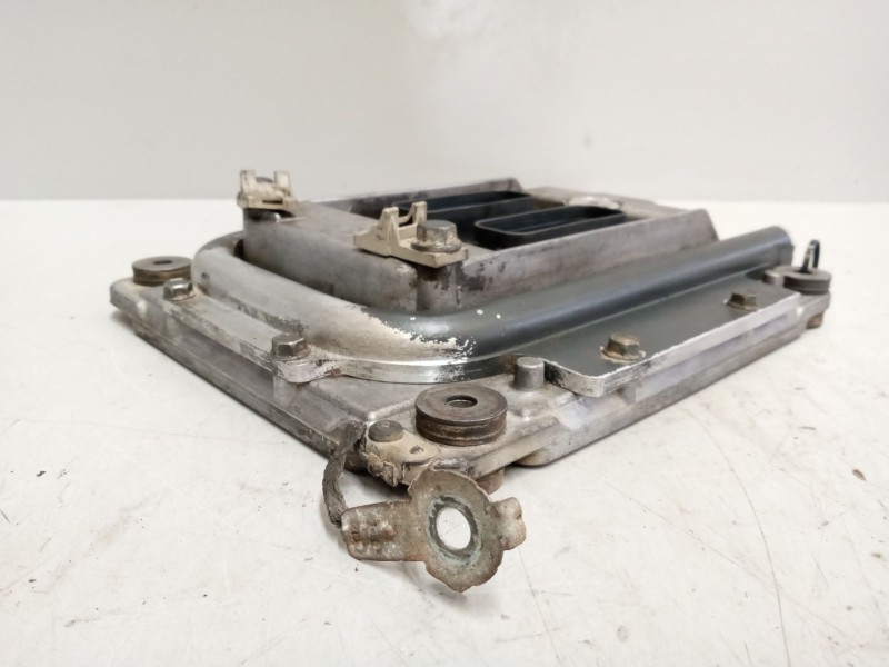 Recambio de centralita motor edc para renault premium distribution 10.8 diesel referencia OEM IAM 21300122  