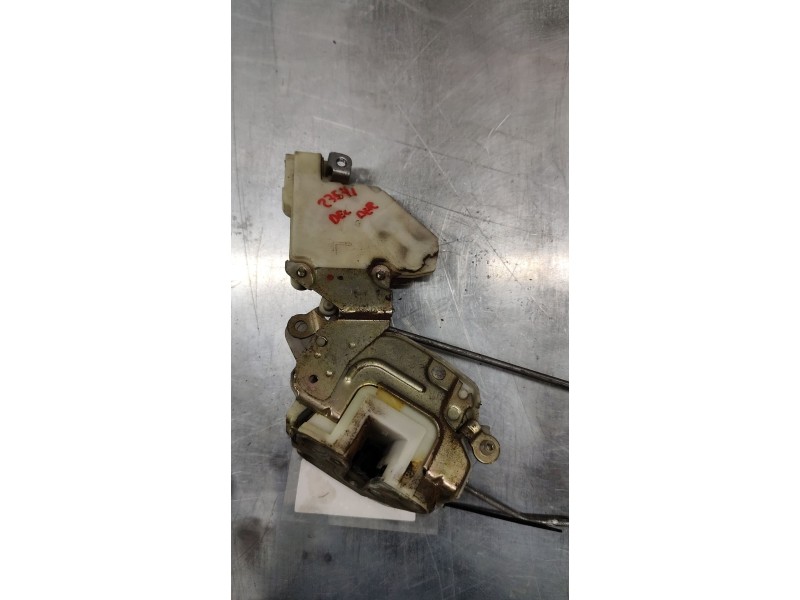 Recambio de cerradura puerta delantera derecha para nissan vanette cargo (hc23) furg. referencia OEM IAM 8055261U01  