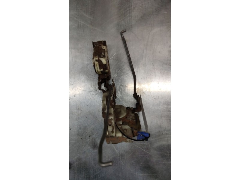 Recambio de cerradura puerta delantera derecha para nissan vanette cargo (hc23) furg. referencia OEM IAM 8055261U01  