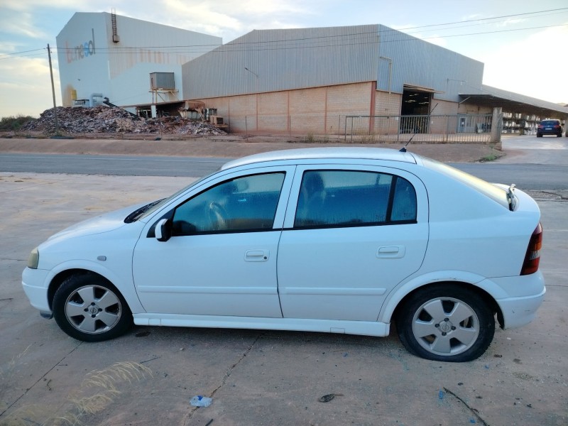 opel astra g berlina del año 2002