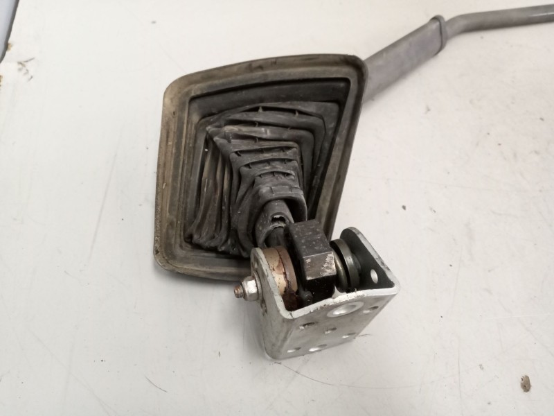 Recambio de brazo retrovisor izquierdo para iveco eurocargo 5.9 diesel referencia OEM IAM   