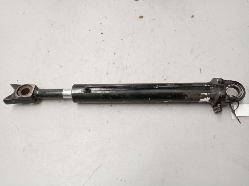 Recambio de brazo elevacion cabina para renault magnum ab diesel referencia OEM IAM 5010629264  