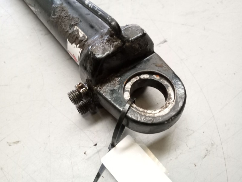 Recambio de brazo elevacion cabina para renault magnum ab diesel referencia OEM IAM 5010629264  