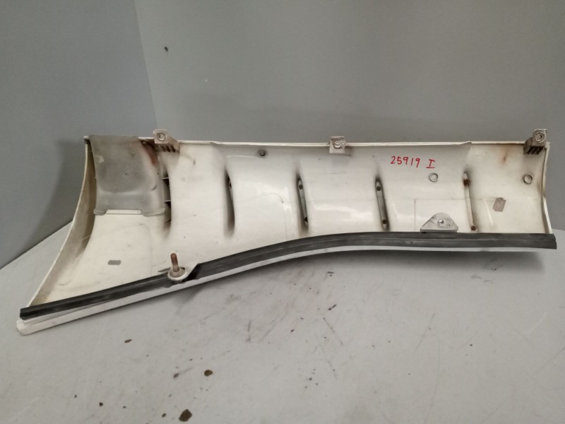 Recambio de deflector izquierdo para iveco stralis (as) 12.9 diesel referencia OEM IAM 504096163  