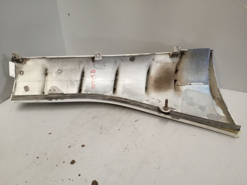 Recambio de deflector derecho para iveco stralis (as) 12.9 diesel referencia OEM IAM 504096162  