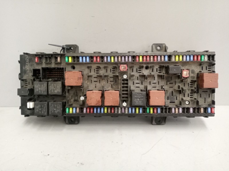 Recambio de caja reles / fusibles para volvo fh xxx referencia OEM IAM 22821378  