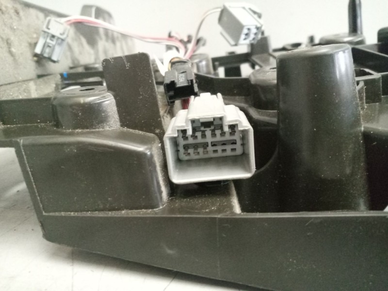 Recambio de guarnecidos consola de mandos para volvo fh xxx referencia OEM IAM 82214560  