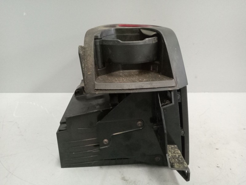 Recambio de posavasos para volvo fh xxx referencia OEM IAM 82213703  