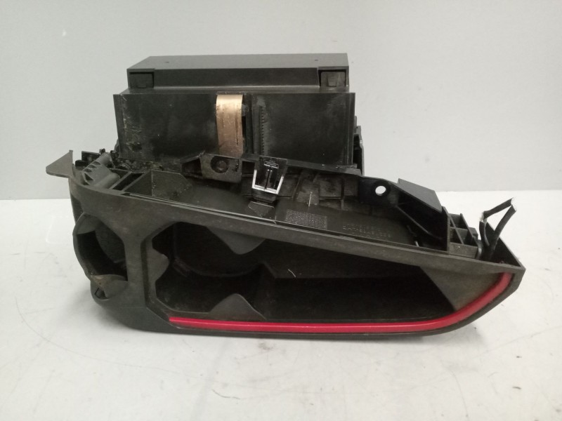 Recambio de posavasos para volvo fh xxx referencia OEM IAM 82213703  