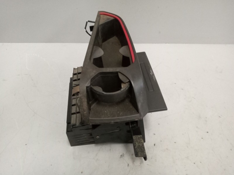 Recambio de posavasos para volvo fh xxx referencia OEM IAM 82213703  