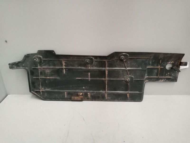 Recambio de molduras delanteras para volvo fh xxx referencia OEM IAM 82446615  