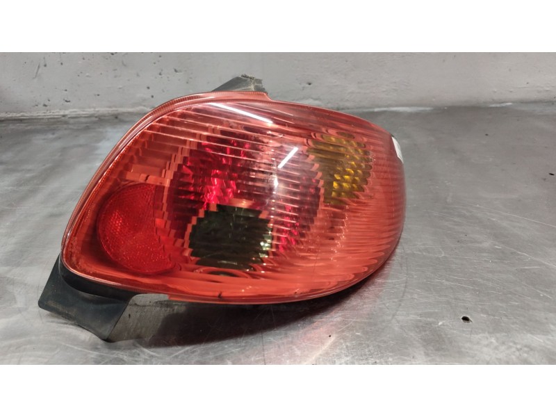 Recambio de piloto trasero derecho para peugeot 206 berlina x-line referencia OEM IAM   