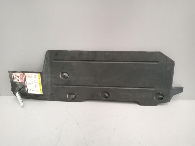 Recambio de molduras delanteras para volvo fh xxx referencia OEM IAM 82448657  