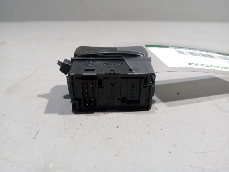 Recambio de interruptor para volvo fh xxx referencia OEM IAM 21211226  