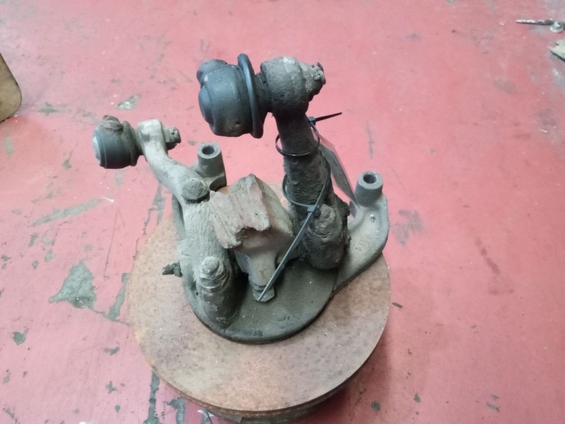 Recambio de mangueta delantera izquierda para nissan trade chasis cabina referencia OEM IAM   