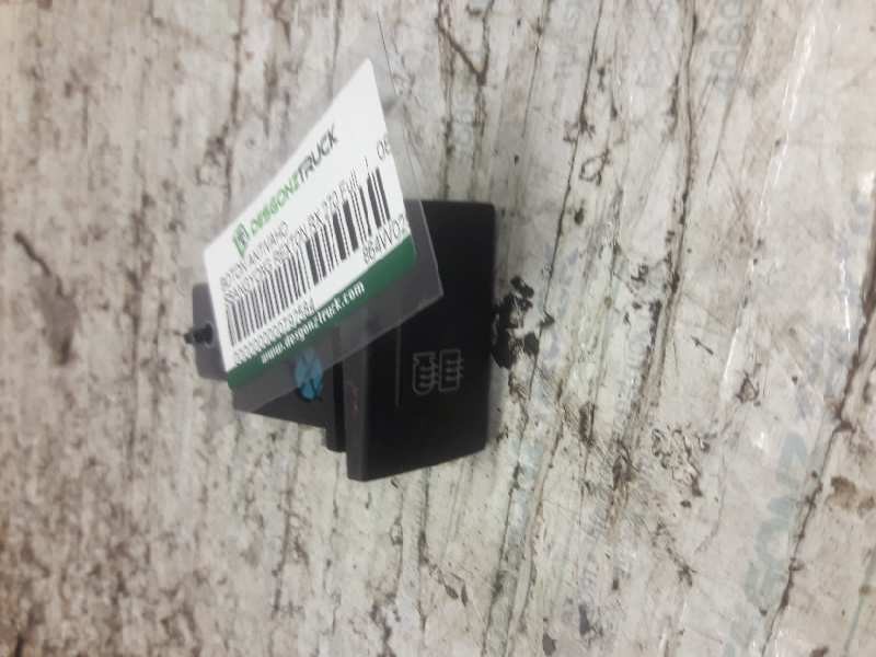 Recambio de boton antivaho para ssangyong rexton rx 270 full referencia OEM IAM 864W02500 5 PINS 