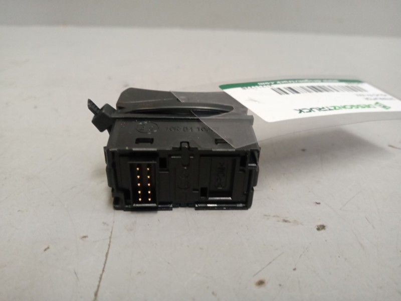 Recambio de interruptor para volvo fh xxx referencia OEM IAM 21211228  