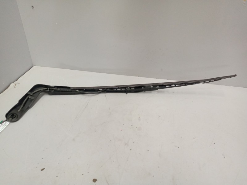 Recambio de brazo limpia delantero para volvo fh xxx referencia OEM IAM 82485664  