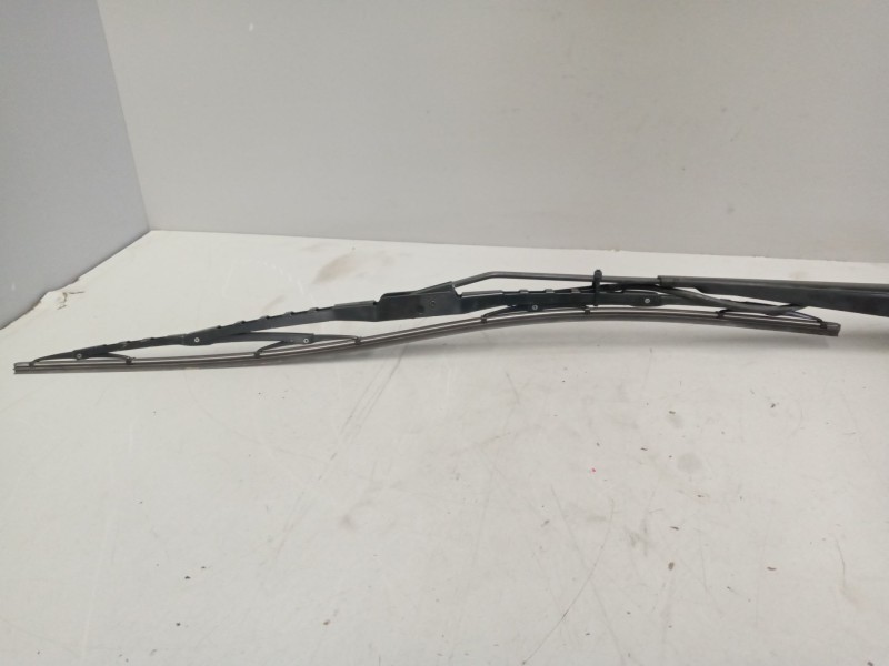 Recambio de brazo limpia delantero para volvo fh xxx referencia OEM IAM 82485664  