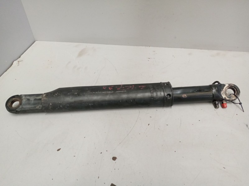 Recambio de brazo elevacion cabina para renault premium distribution 7.2 diesel referencia OEM IAM 5010316793  