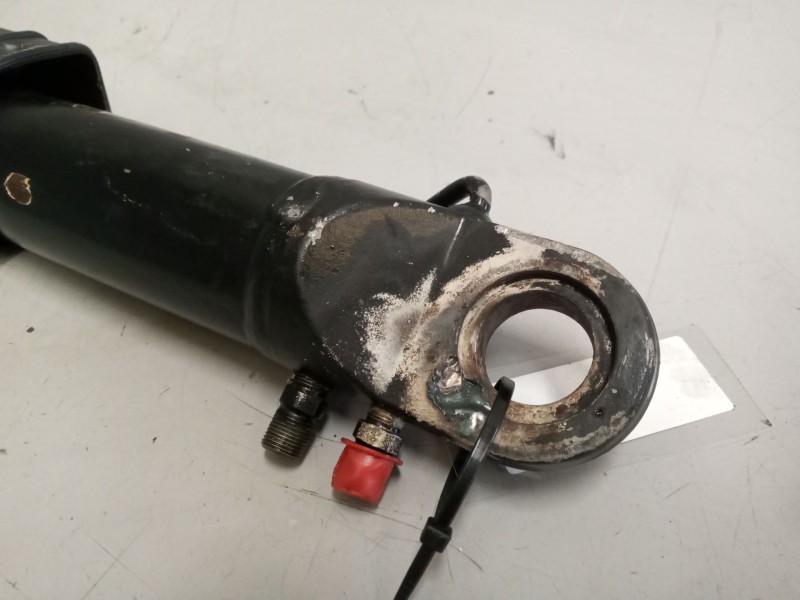 Recambio de brazo elevacion cabina para renault premium distribution 7.2 diesel referencia OEM IAM 5010316793  