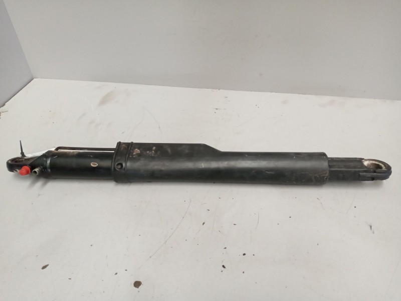 Recambio de brazo elevacion cabina para renault premium distribution 7.2 diesel referencia OEM IAM 5010316793  