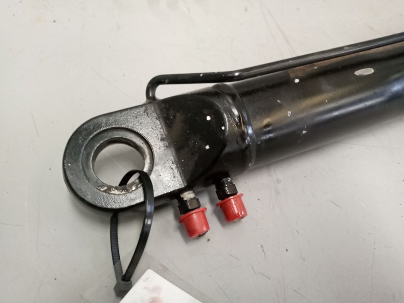 Recambio de brazo elevacion cabina para renault hr xxx.18/26 premium 01 referencia OEM IAM 5010316793  