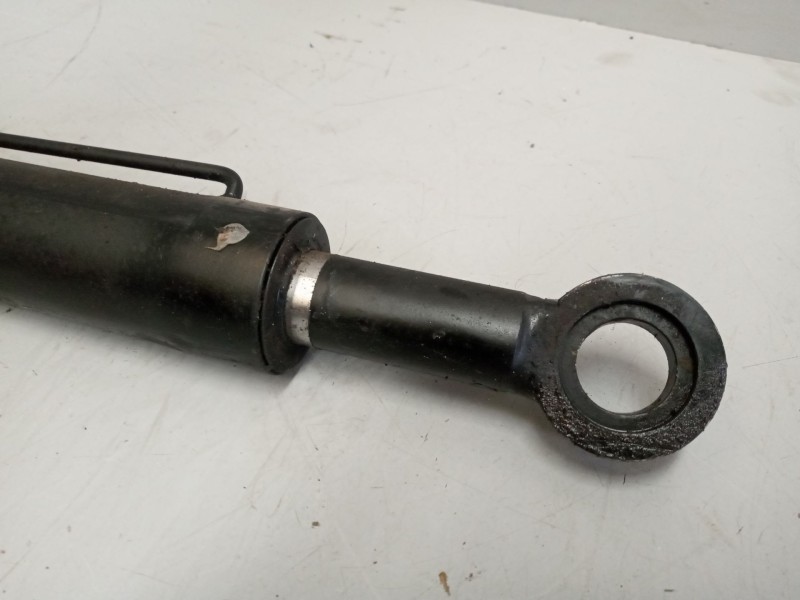 Recambio de brazo elevacion cabina para renault hr xxx.18/26 premium 01 referencia OEM IAM 5010316793  