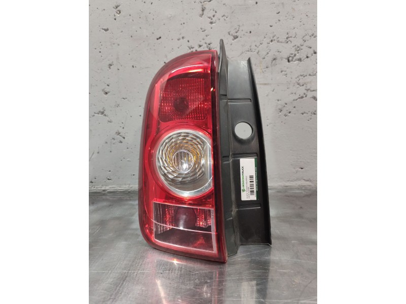 Recambio de piloto trasero izquierdo para dacia duster ambiance 4x2 referencia OEM IAM   