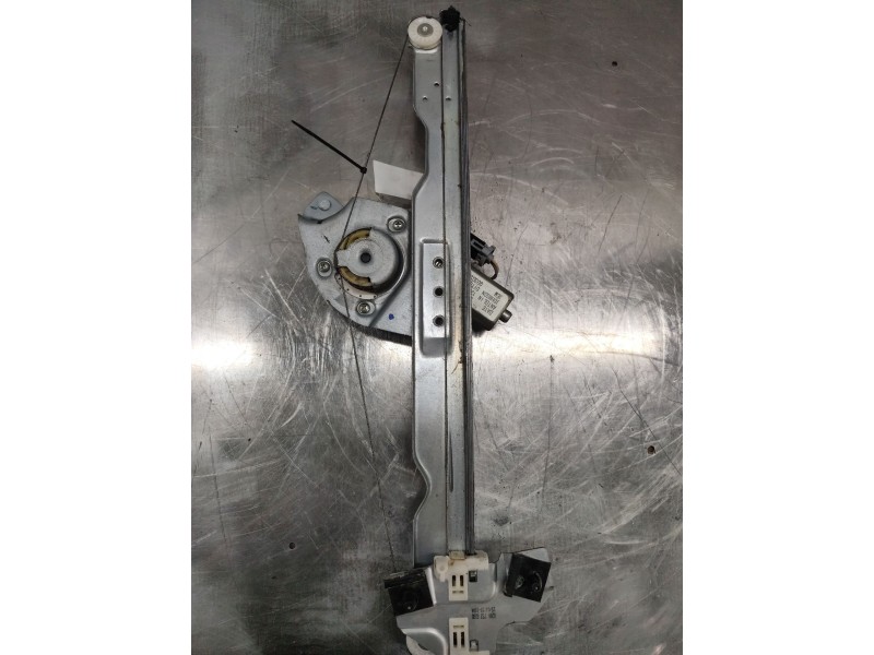 Recambio de elevalunas delantero derecho para dacia duster ambiance 4x2 referencia OEM IAM 3L06346  