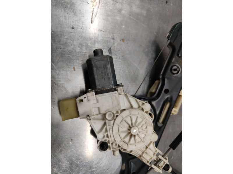 Recambio de elevalunas delantero izquierdo para bmw 1 (e81) 118 d referencia OEM IAM 7067795S  