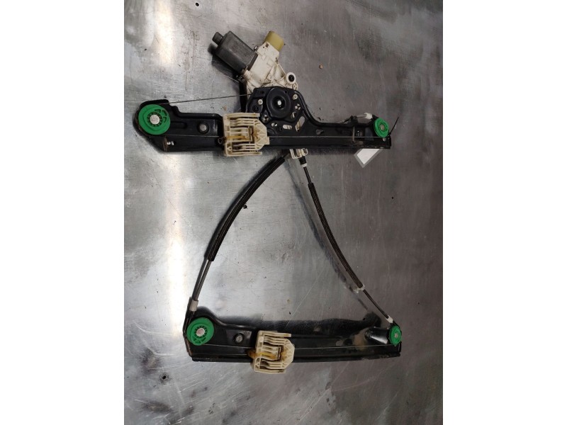 Recambio de elevalunas delantero izquierdo para bmw 1 (e81) 118 d referencia OEM IAM 7067795S  