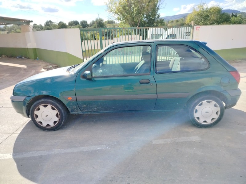 ford fiesta berlina (dx) del año 2002