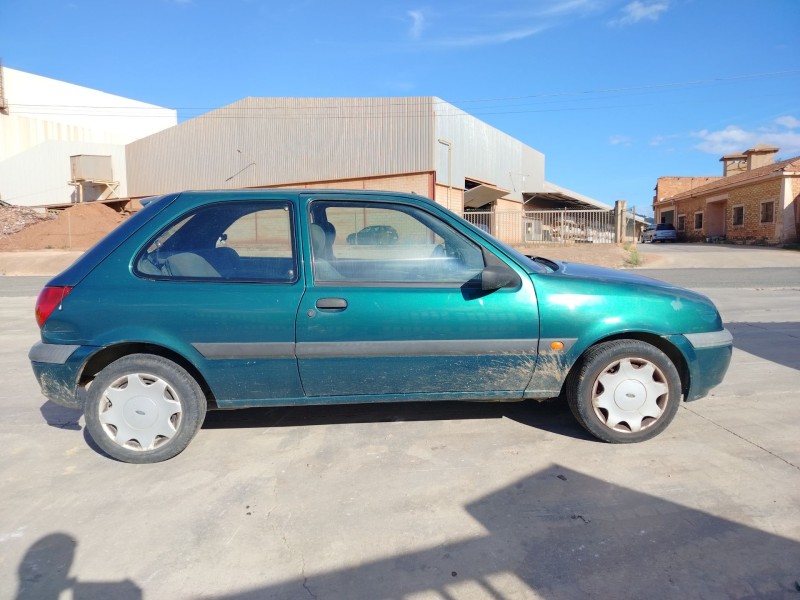 ford fiesta berlina (dx) del año 2002