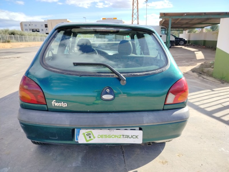 ford fiesta berlina (dx) del año 2002