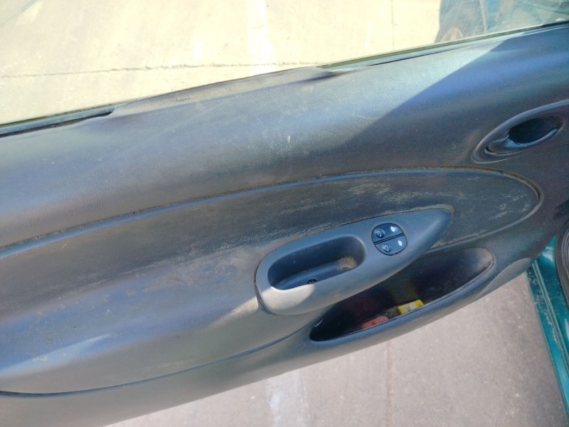 ford fiesta berlina (dx) del año 2002