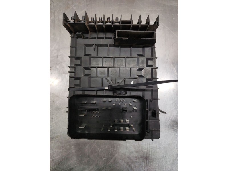 Recambio de caja reles / fusibles para volkswagen golf vi (5k1) 2.0 tdi referencia OEM IAM 3c09712490  