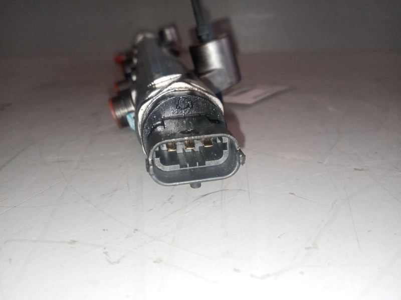 Recambio de rampa inyectora para iveco sunrise referencia OEM IAM 504371261  0445214248