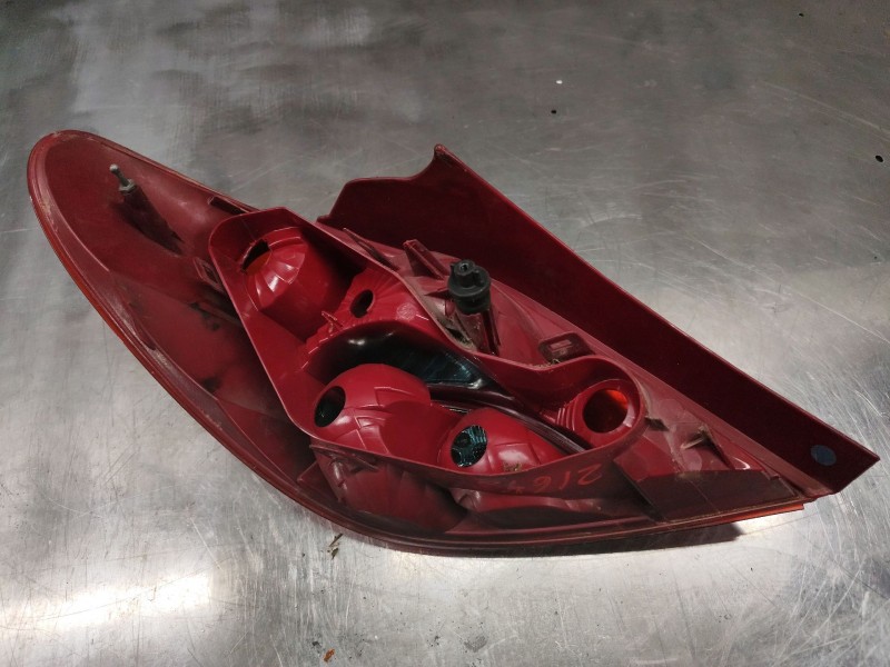 Recambio de piloto trasero derecho para peugeot 207 xs referencia OEM IAM   6 PINS