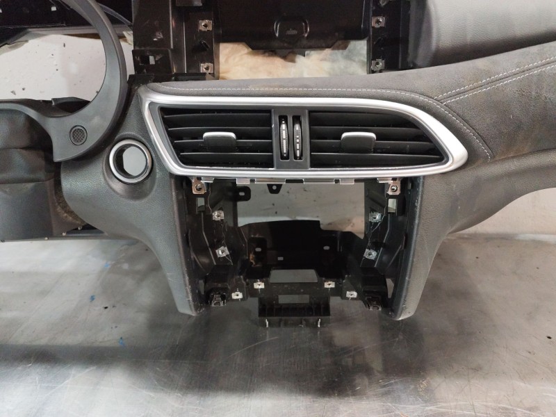 Recambio de salpicadero para infiniti q30 1.5 d referencia OEM IAM   