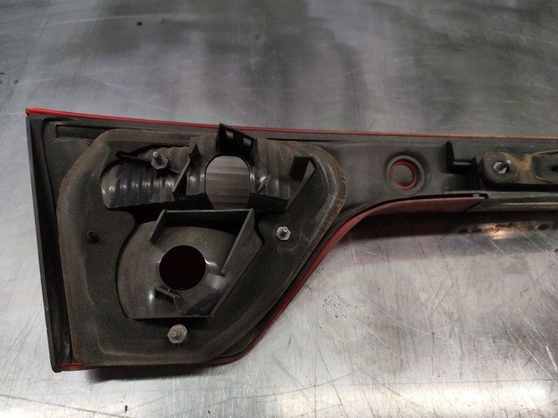 Recambio de piloto trasero central para seat toledo ii (1m2) 1.9 tdi referencia OEM IAM 1M5945225D  