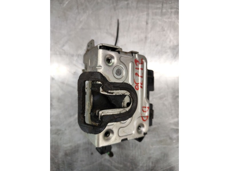 Recambio de cerradura puerta delantera derecha para dacia duster ambiance 4x2 referencia OEM IAM 8200735224  