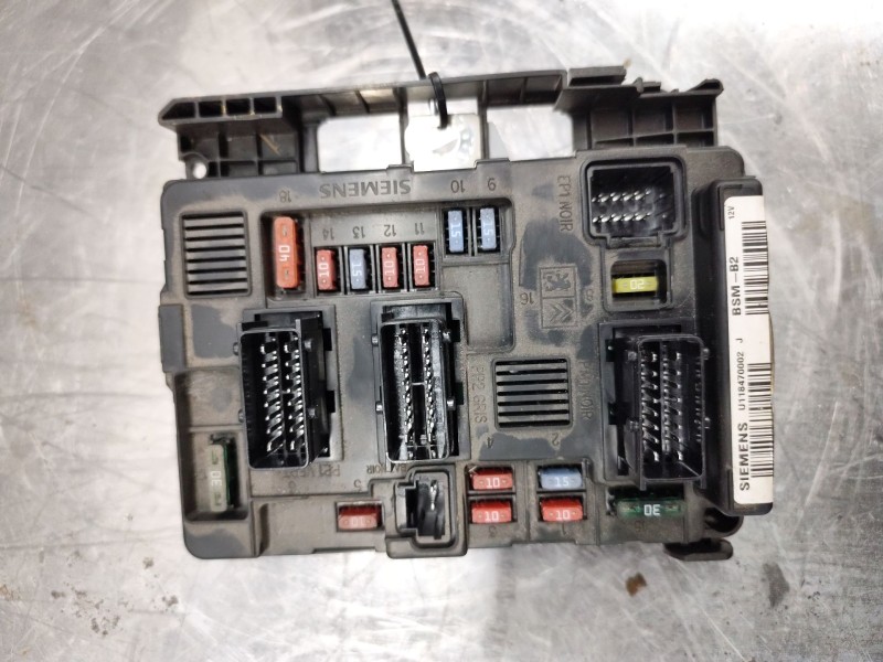 Recambio de caja reles / fusibles para citroën berlingo 1.6 16v hdi referencia OEM IAM 965061858000  